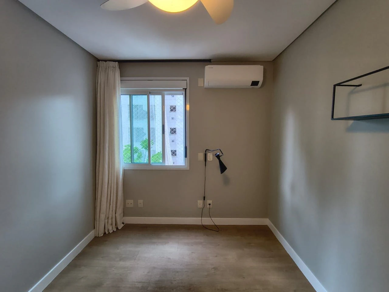 Floor-to-ceiling windows in a 2-bedroom apartment, 78 m² — photo 20