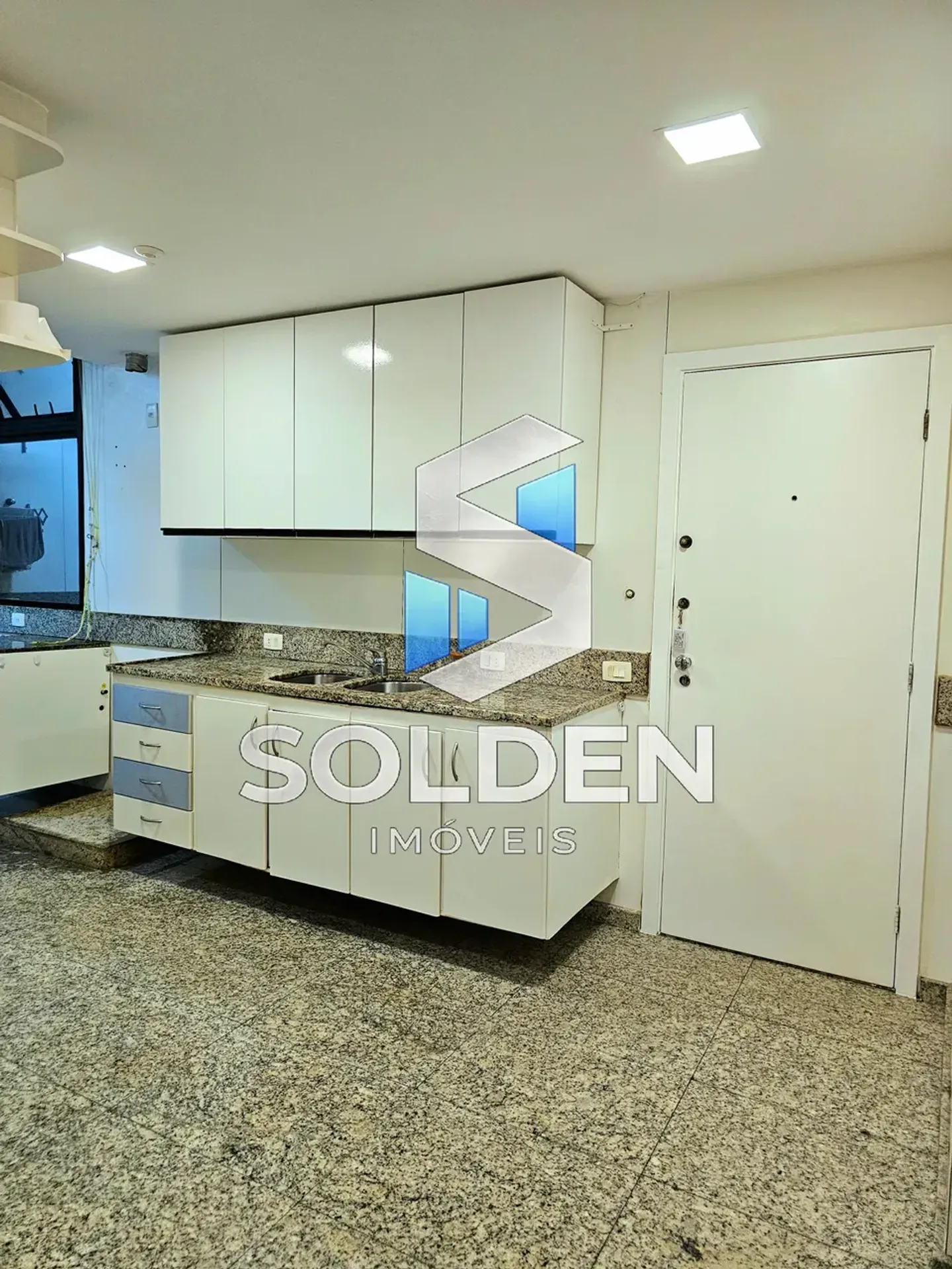 3-bedroom apartment with glass-enclosed balcony and 4 baths — photo 23