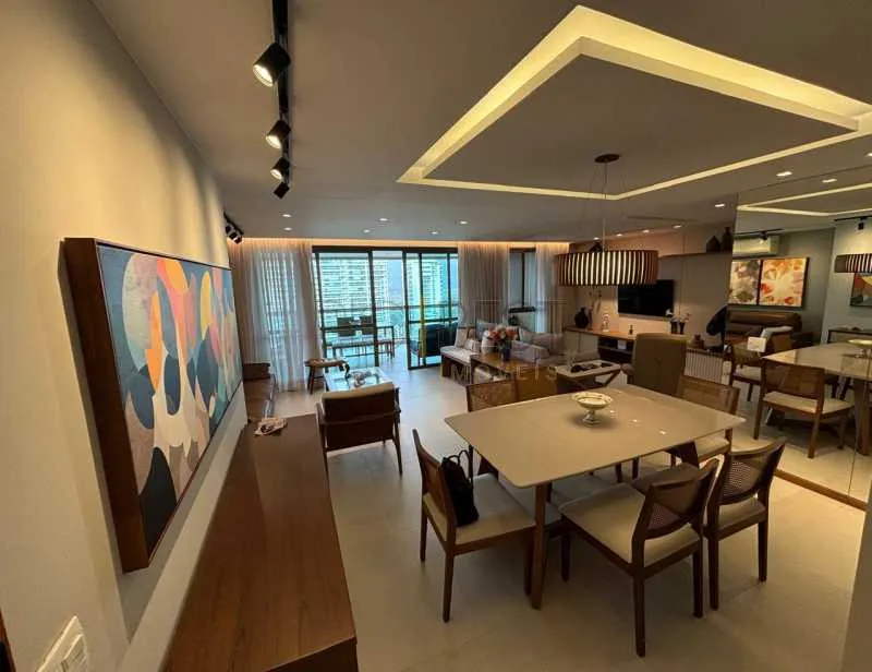 Furnished 4-bedroom apartment with a glassed-in balcony — photo 12