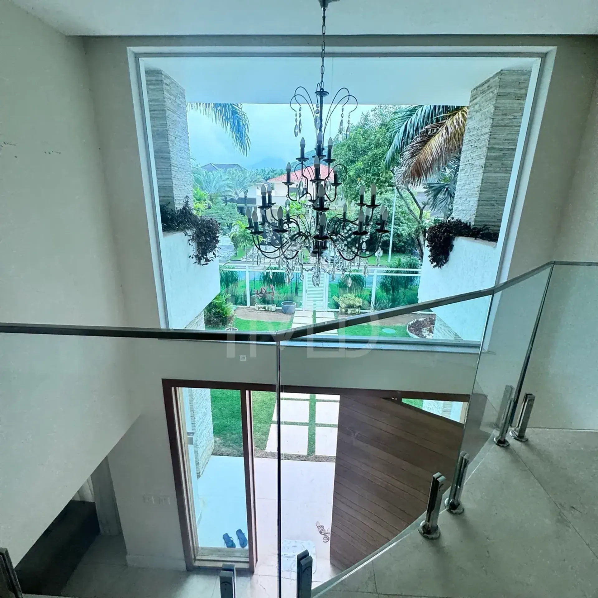 Casa amueblada con 5 dormitorios y 5 baños, balcón acristalado — photo 40