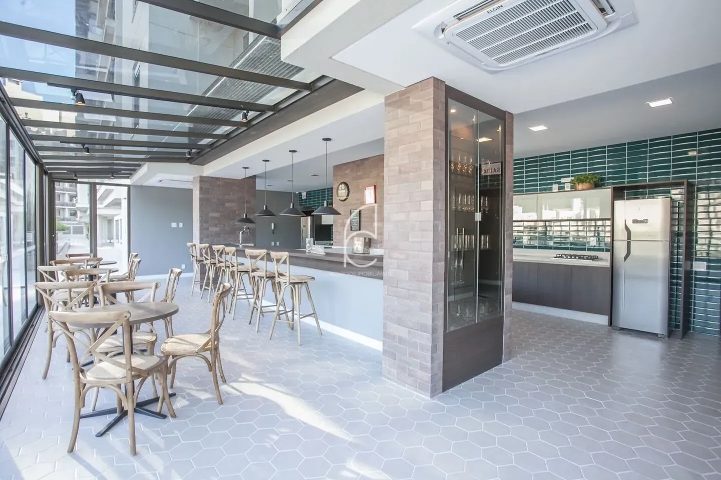 Apartment with 3 en-suite bedrooms and closed balcony
