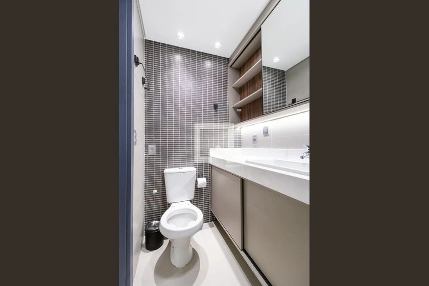 Studio de 1 quarto com box de vidro no banheiro — photo 11