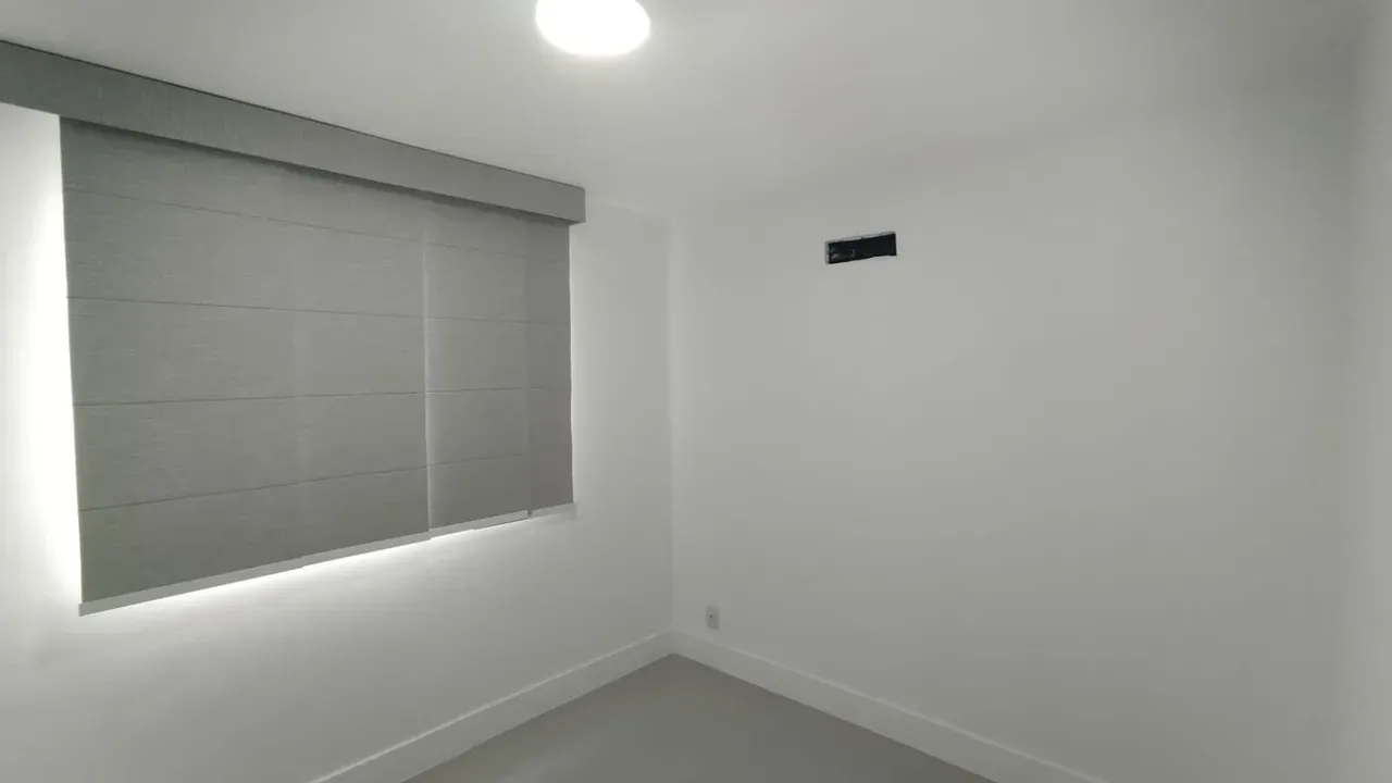 Balcony with a grill in a 5-bedroom house, 220 m² — photo 69
