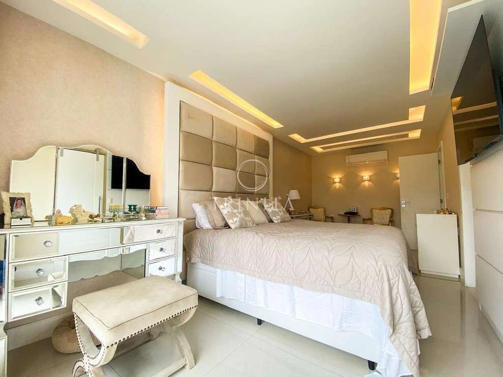 Furnished triplex home with 4 en-suite bedrooms — photo 8