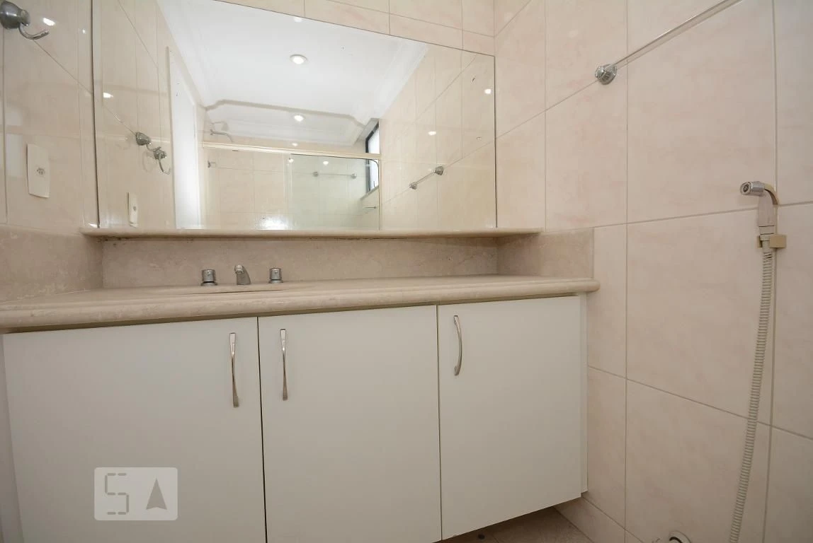 4-bedroom apartment in a building with a pool — photo 37