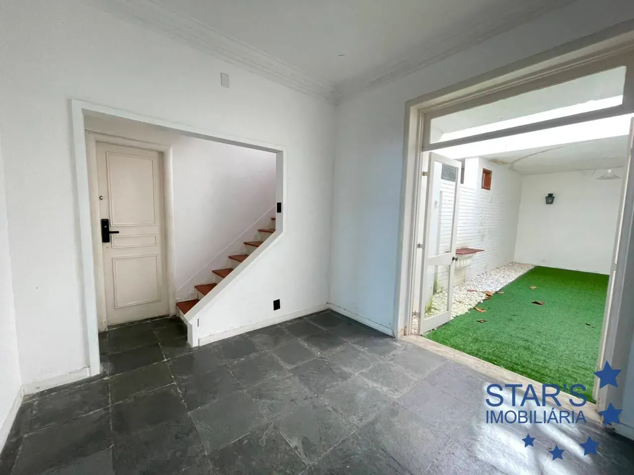 Будинок 250 м² із вікнами від підлоги до стелі — photo 5
