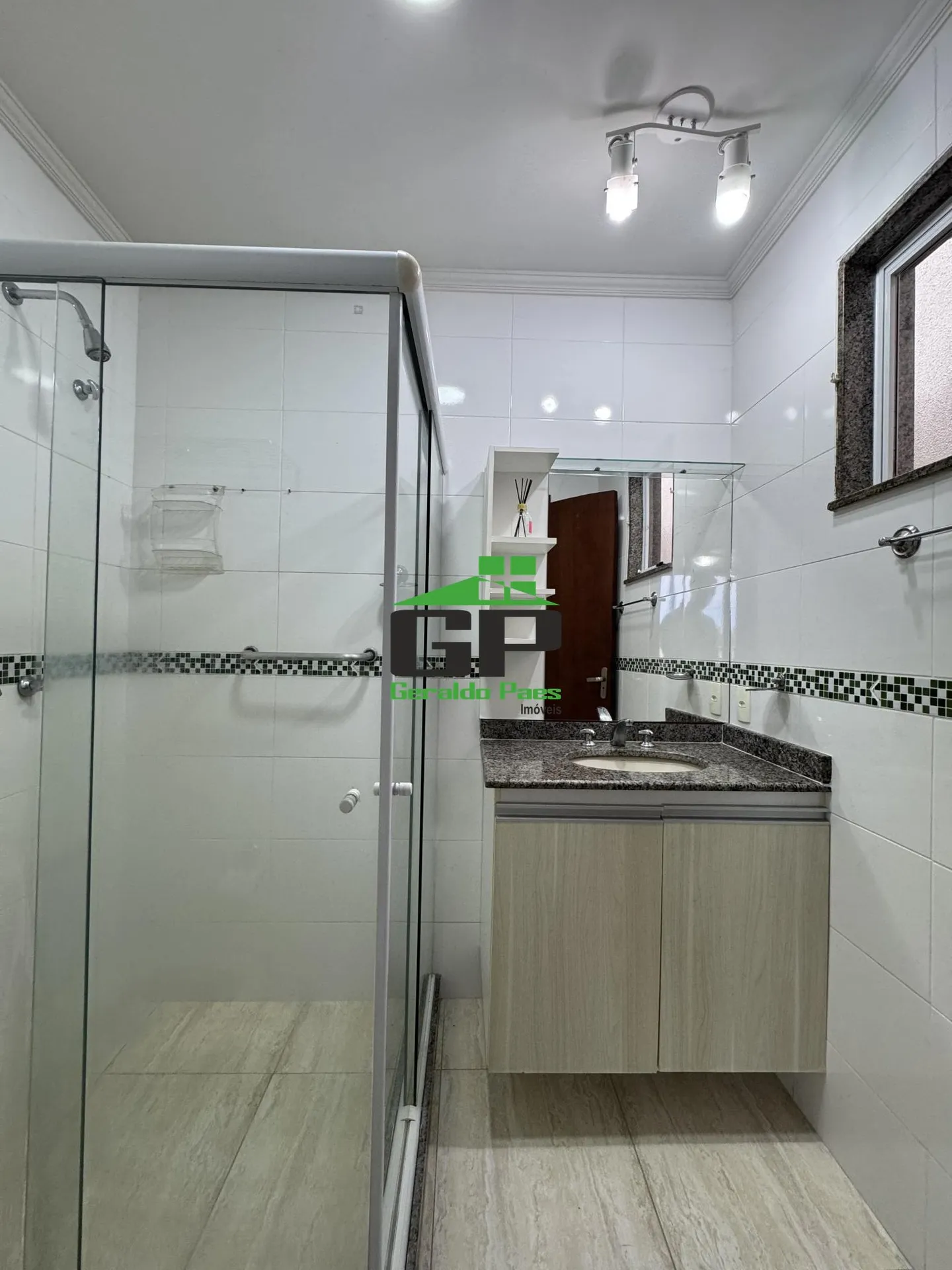 Casa com 5 quartos e 5 banheiros, cozinha fechada — photo 30