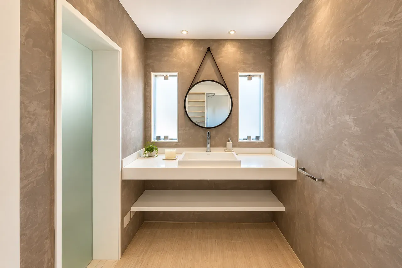 Furnished house, 1100 m², with a glass-enclosed balcony — photo 38
