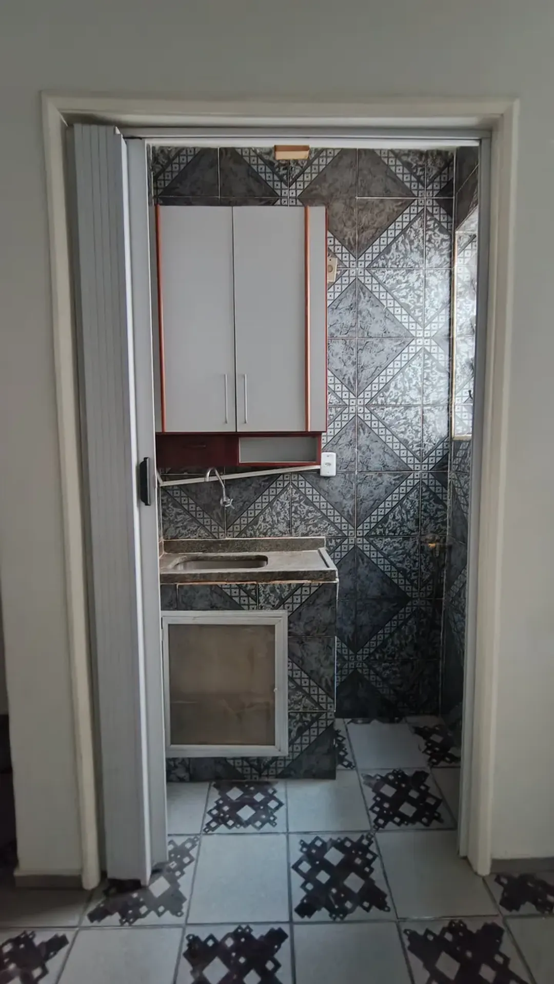 Studio on the 5th floor with a glass-enclosed balcony — photo 14