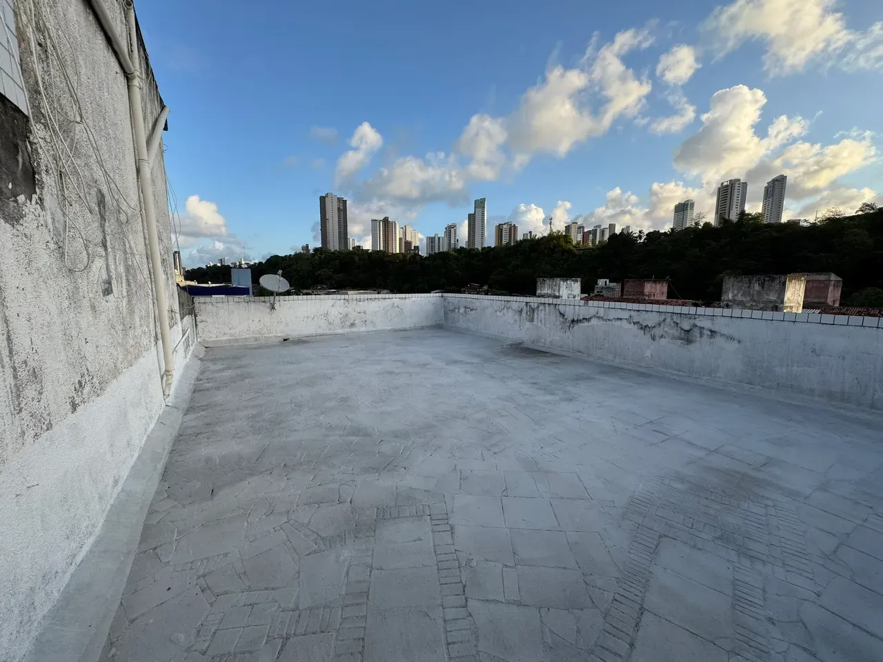 Квартира з 3 спальнями, у будинку є басейн — photo 26
