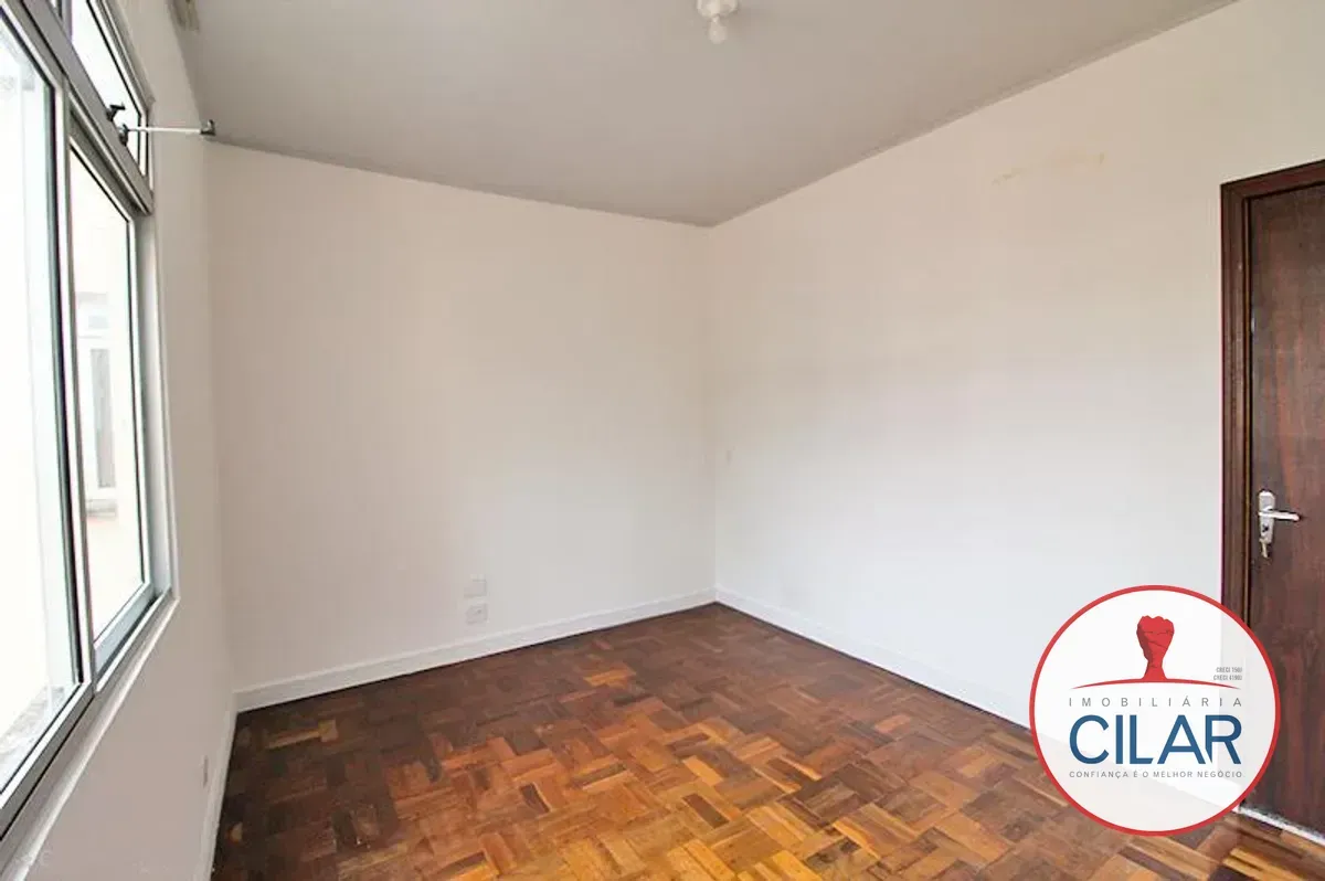 3-bedroom apartment with wood or laminate floors in Curitiba
