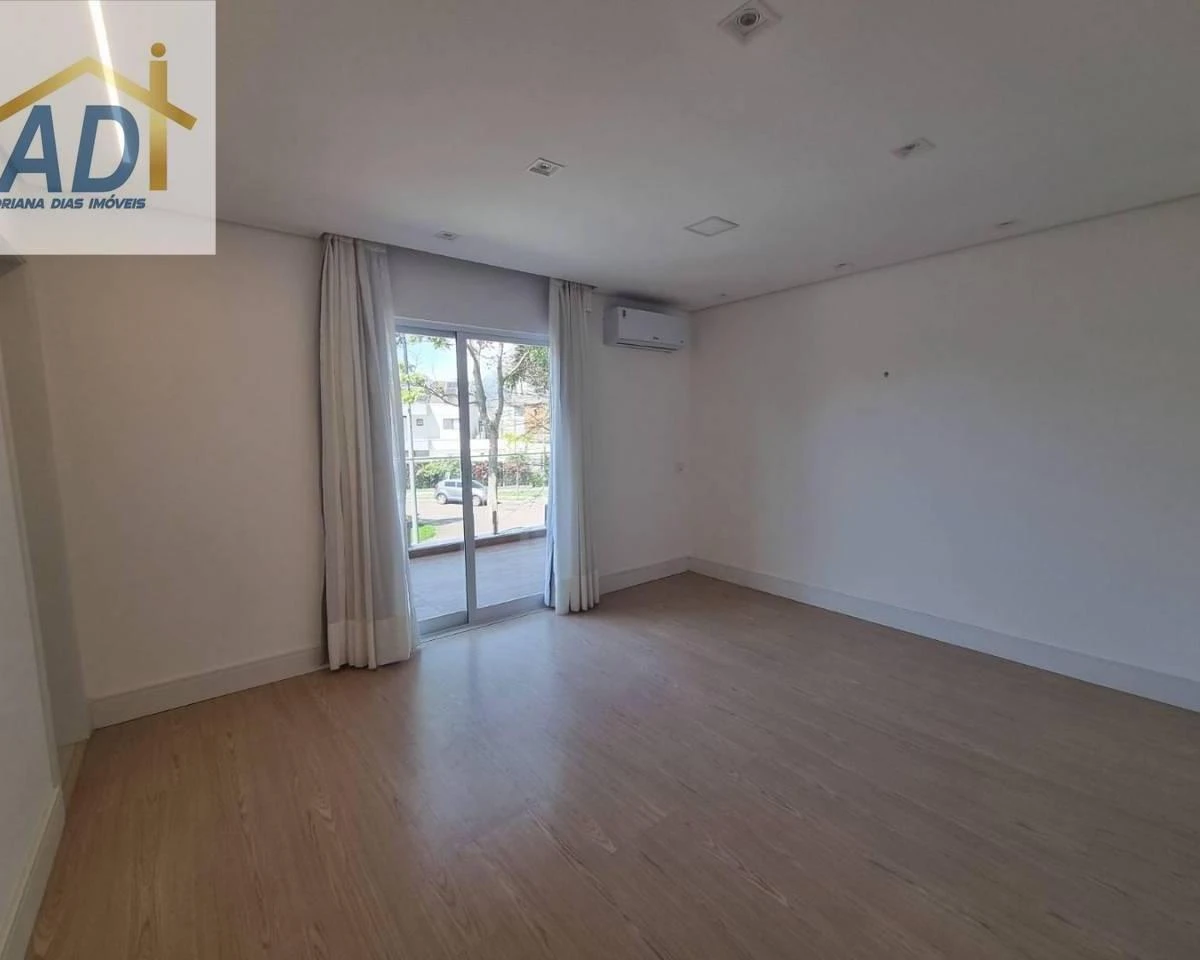 Floor-to-ceiling windows in a 6-bedroom house, 300 m² — photo 24