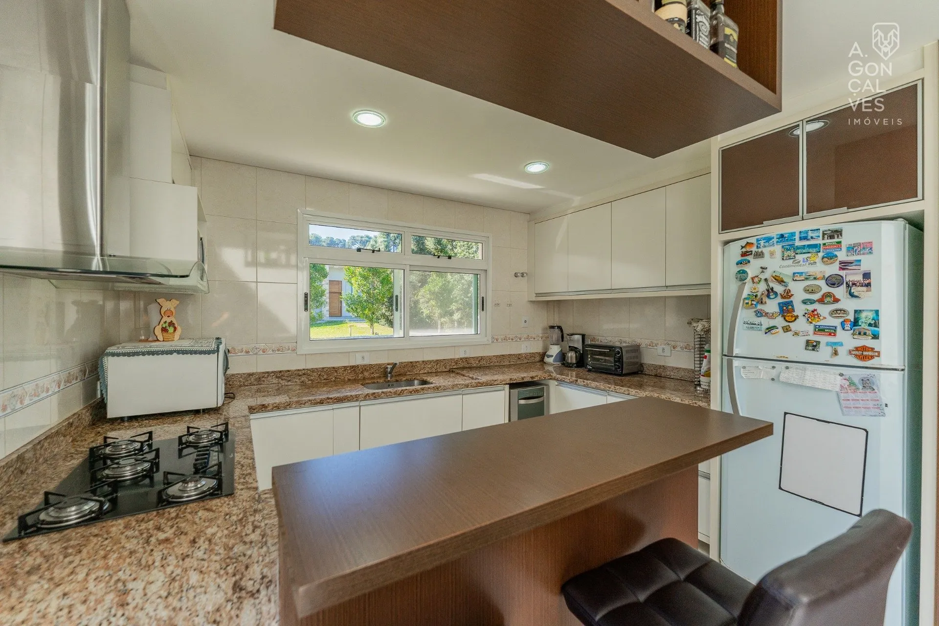 House with 4 bedrooms, 4 bathrooms and air conditioning — photo 23