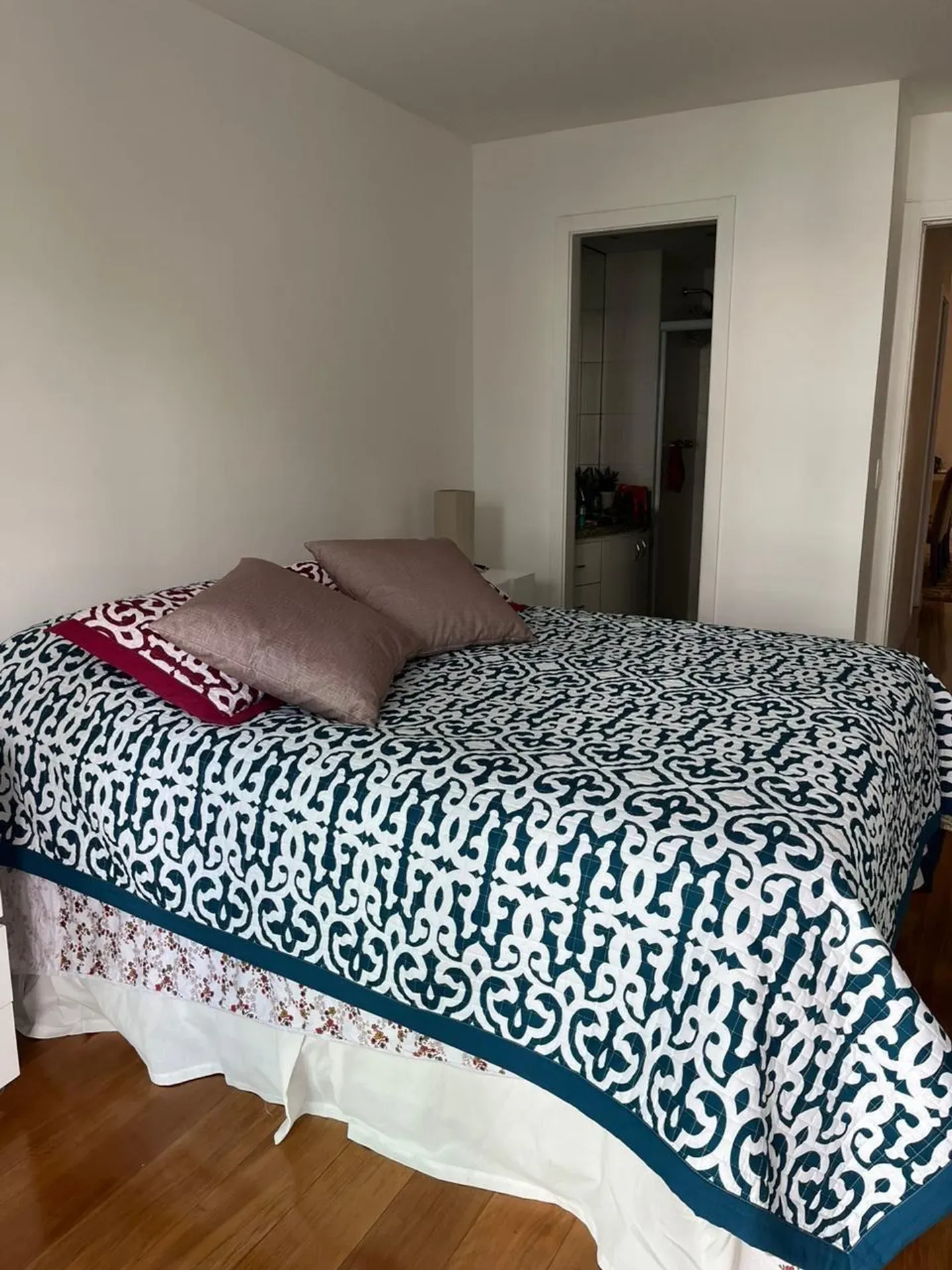 Furnished apartment with balcony, 4 bedrooms and 5 baths — photo 55