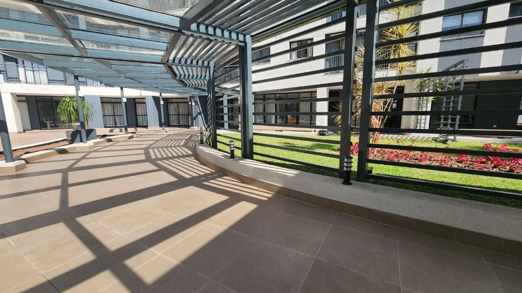 2-bedroom apartment with suite and glassed balcony — photo 2
