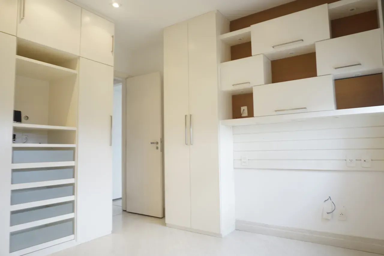 Unfurnished apartment with 4 bedrooms and 3 parking spots — photo 31