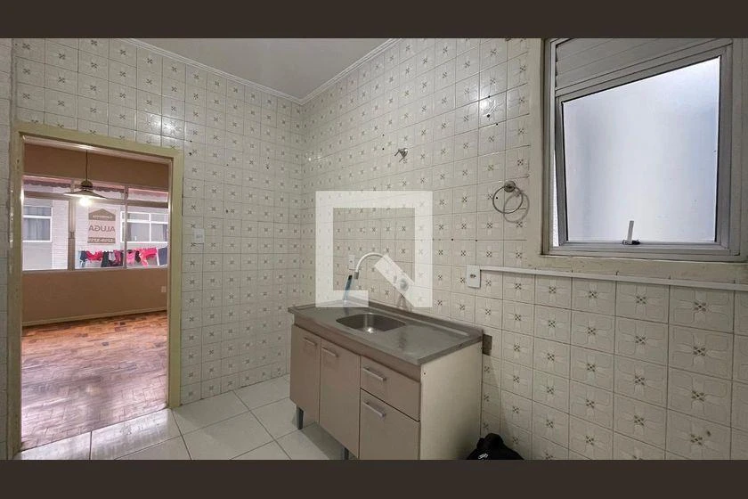 Wood or laminate floors in a 3-bedroom apartment, 70 m² — photo 2