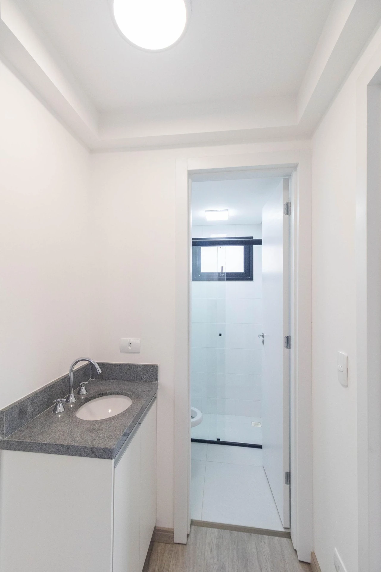 2-bedroom apartment in a building with a gym — photo 24