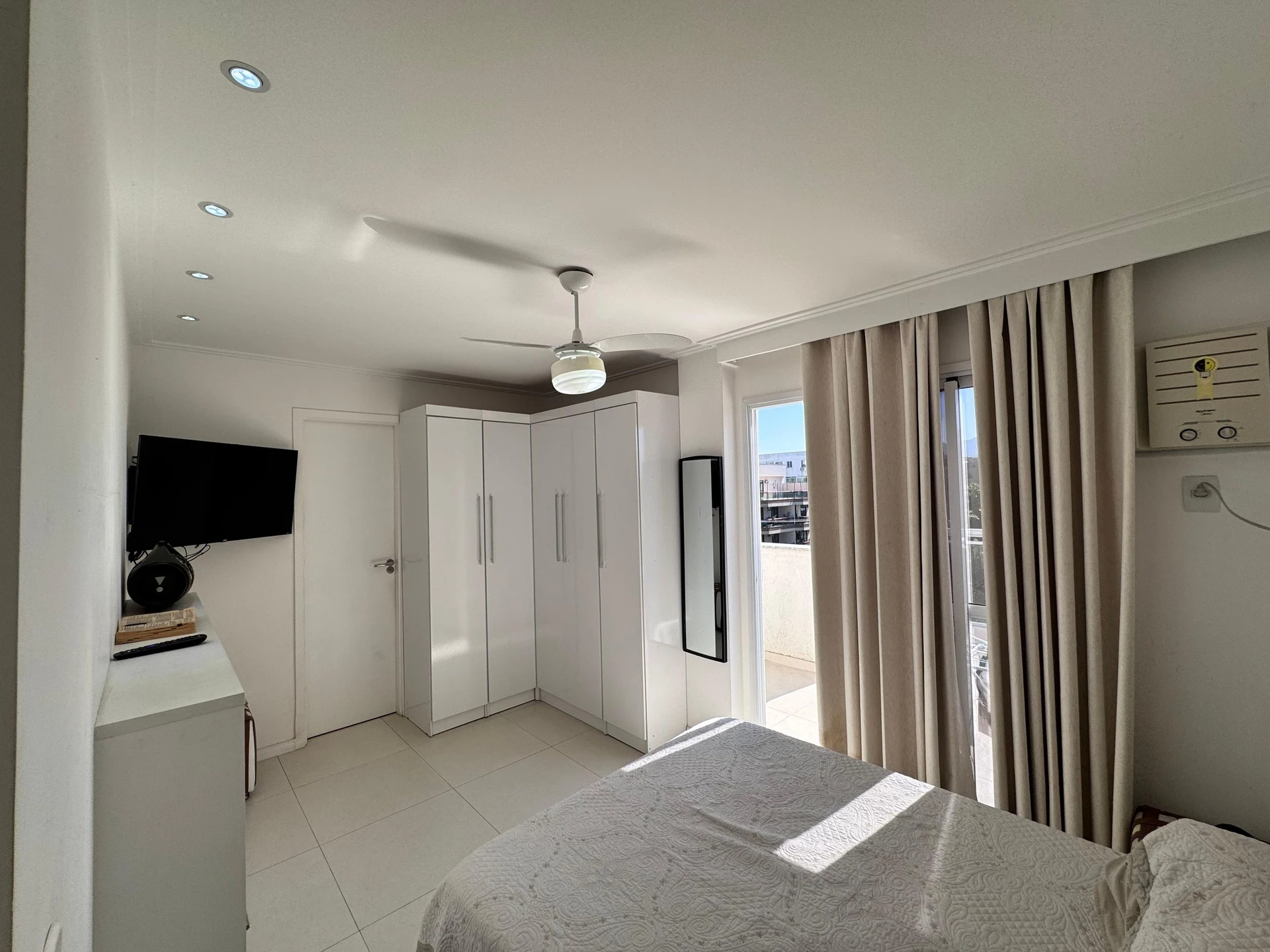Furnished apartment with 3 bedrooms and 2 parking spaces — photo 16