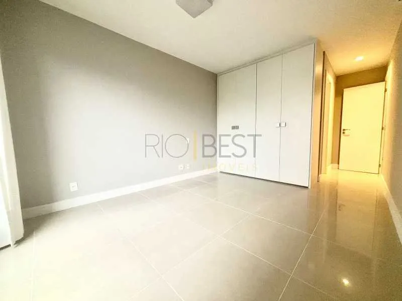Apartment with 4 bedrooms, 5 bathrooms and a balcony — photo 23