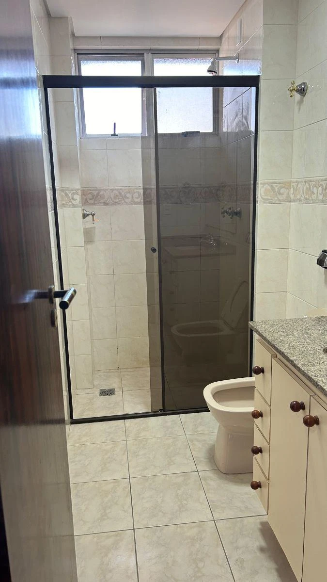 3-bedroom apartment with wood or laminate floors — photo 15