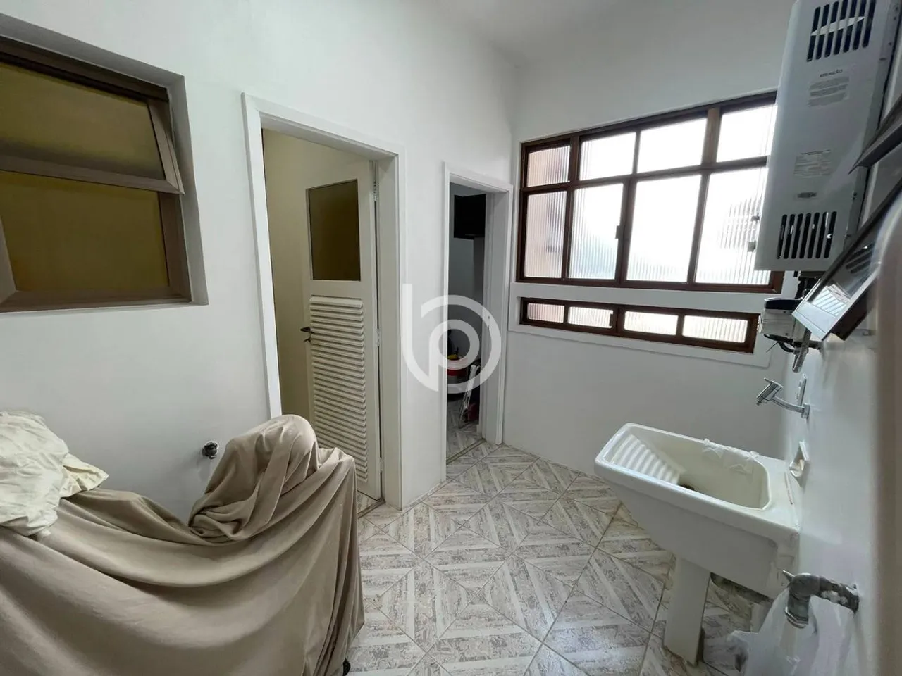 Rental apartment with 4 bedrooms and 4 bathrooms — photo 15