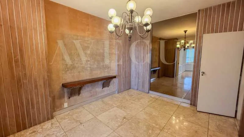210 m² apartment with a balcony, 3 bedrooms and 5 baths — photo 16