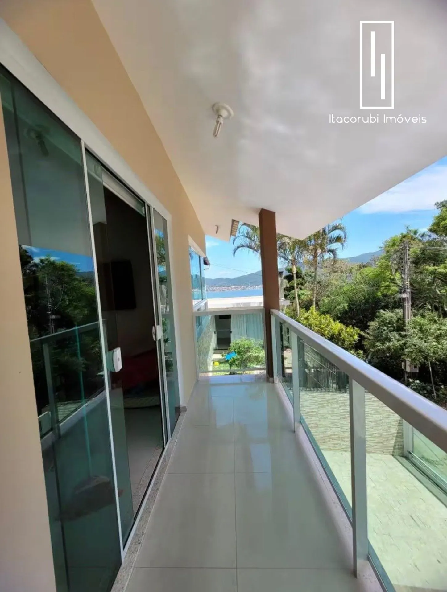 Furnished 2-bedroom house with an en-suite and pool — photo 8