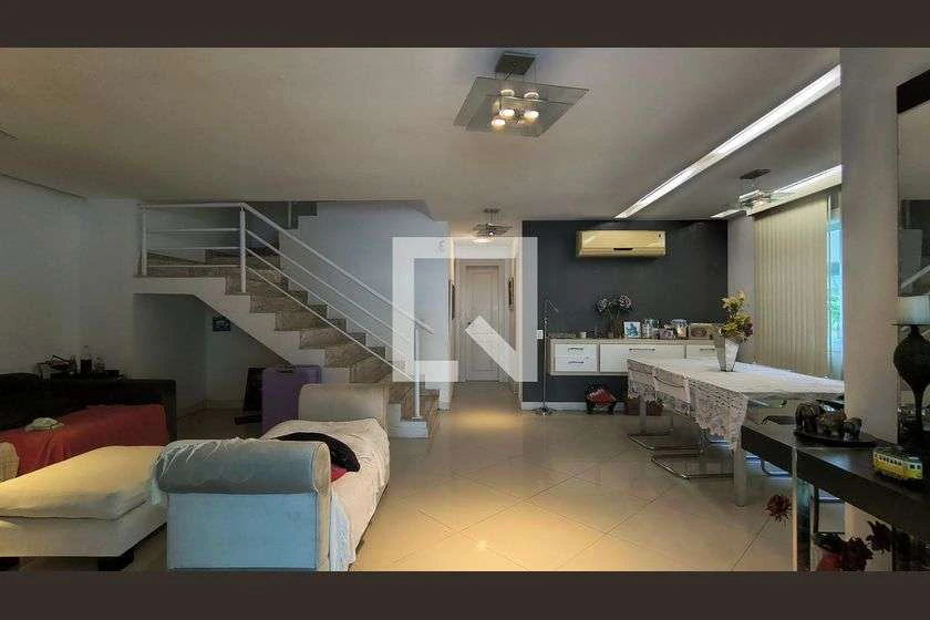 House with 5 en-suite bedrooms and 300 m² private garden