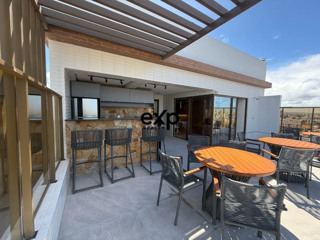 3-bedroom apartment, 2 with their own bathrooms, 76 m² — photo 22