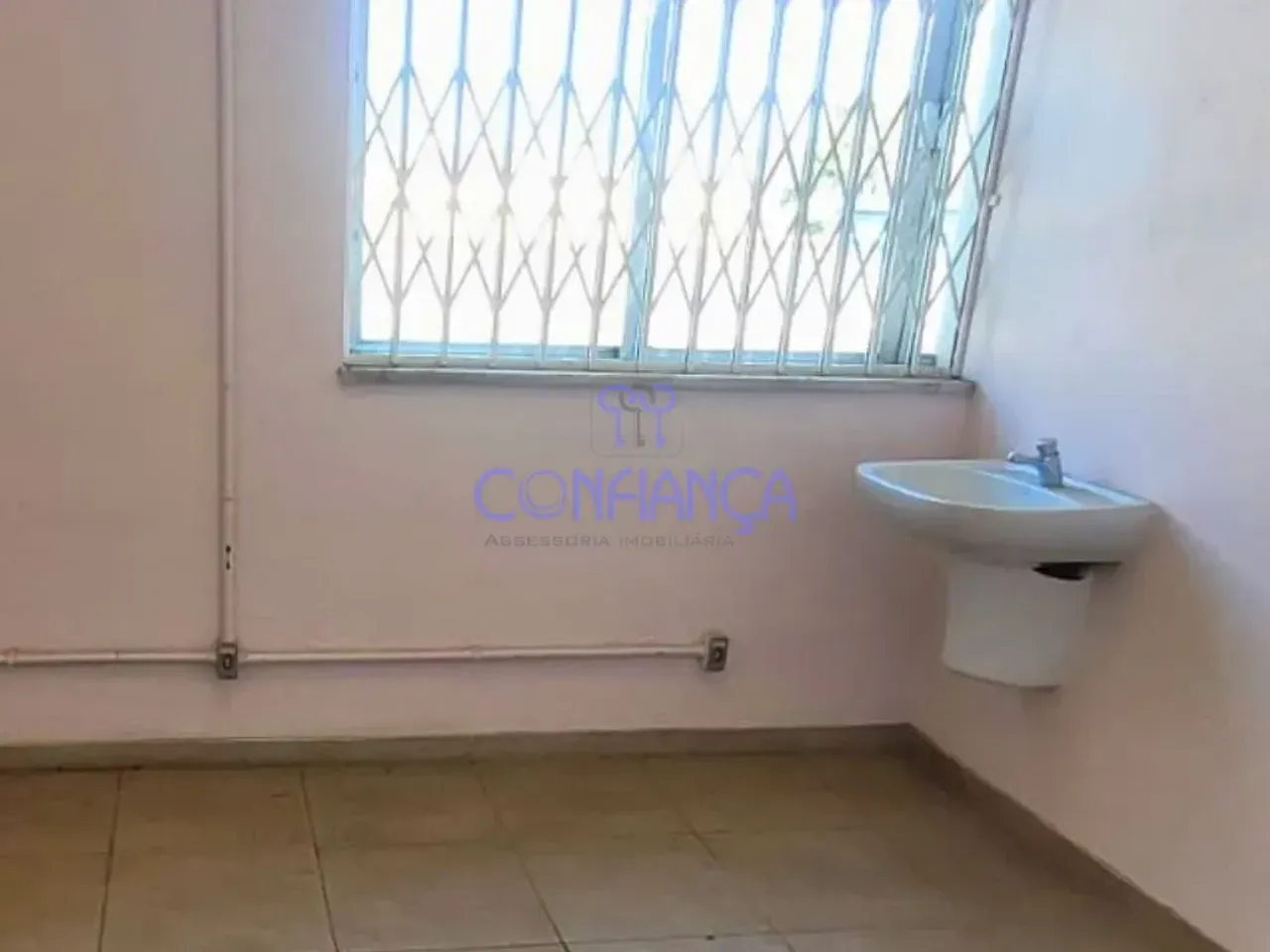 Casa com 1 quarto e 3 banheiros, com 5 vagas de garagem