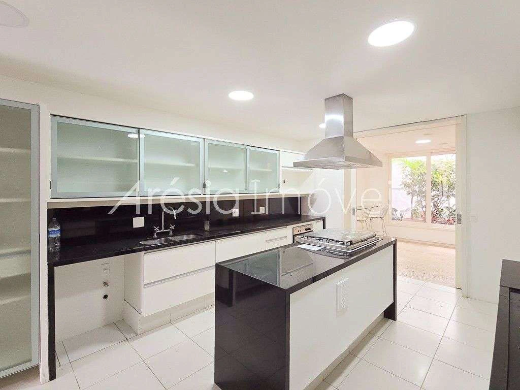 House with 3 en-suite bedrooms and 8 bathrooms 1100 m² — photo 8