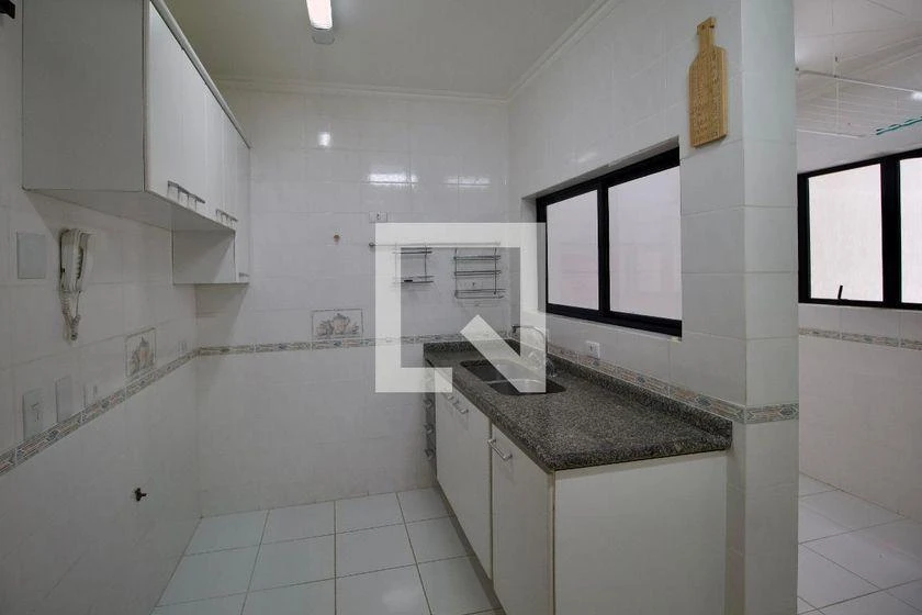 147 m² apartment with a home office and a bathtub — photo 21