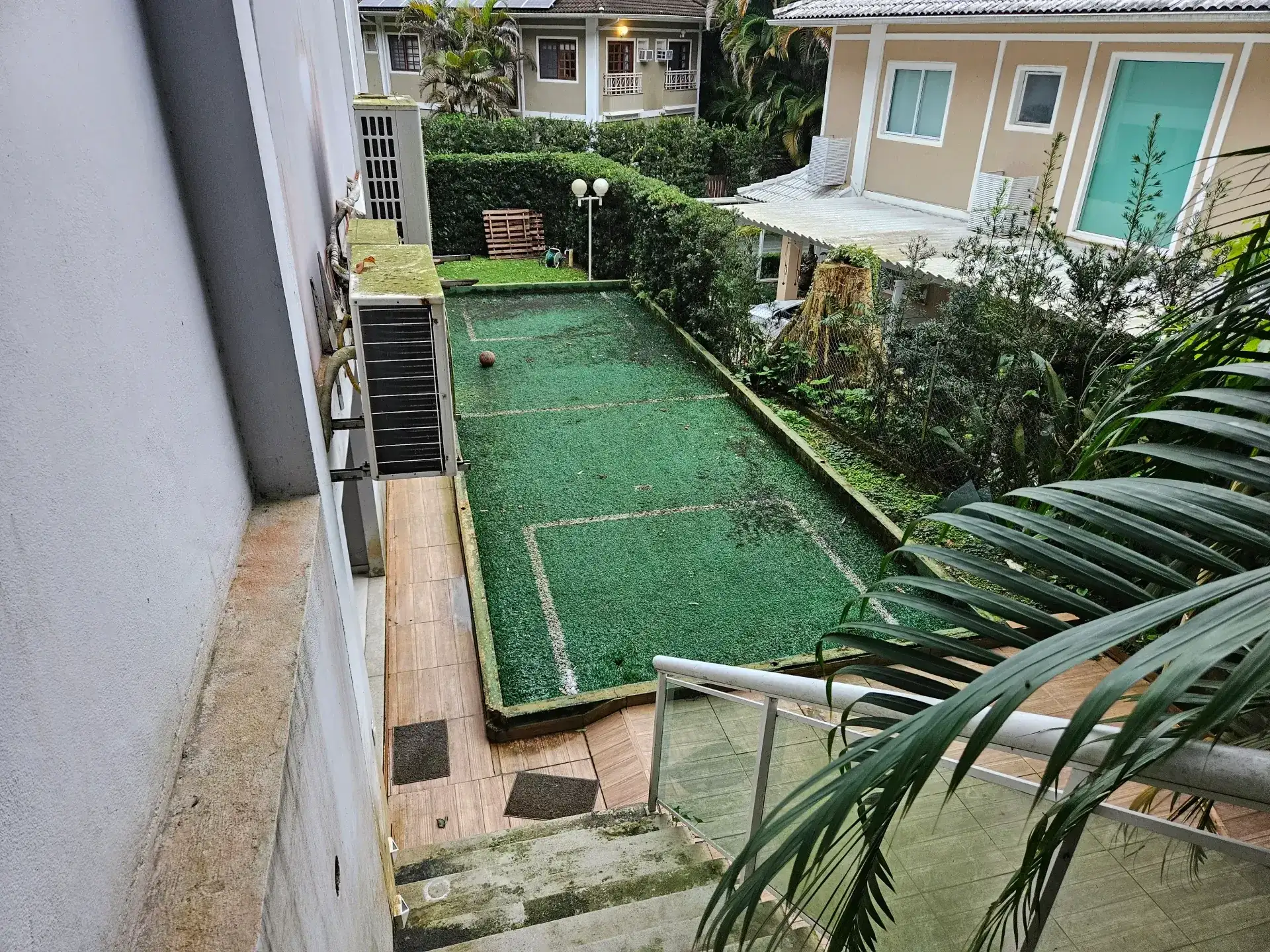 6 quartos e janelas do piso ao teto: casa de 504 m² — photo 41