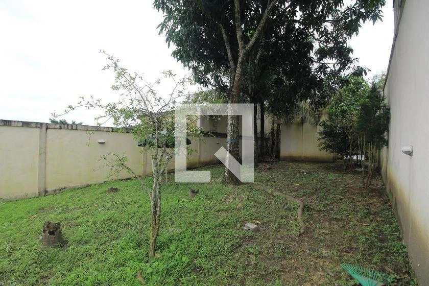 4 quartos e banheira: casa de 475 m²