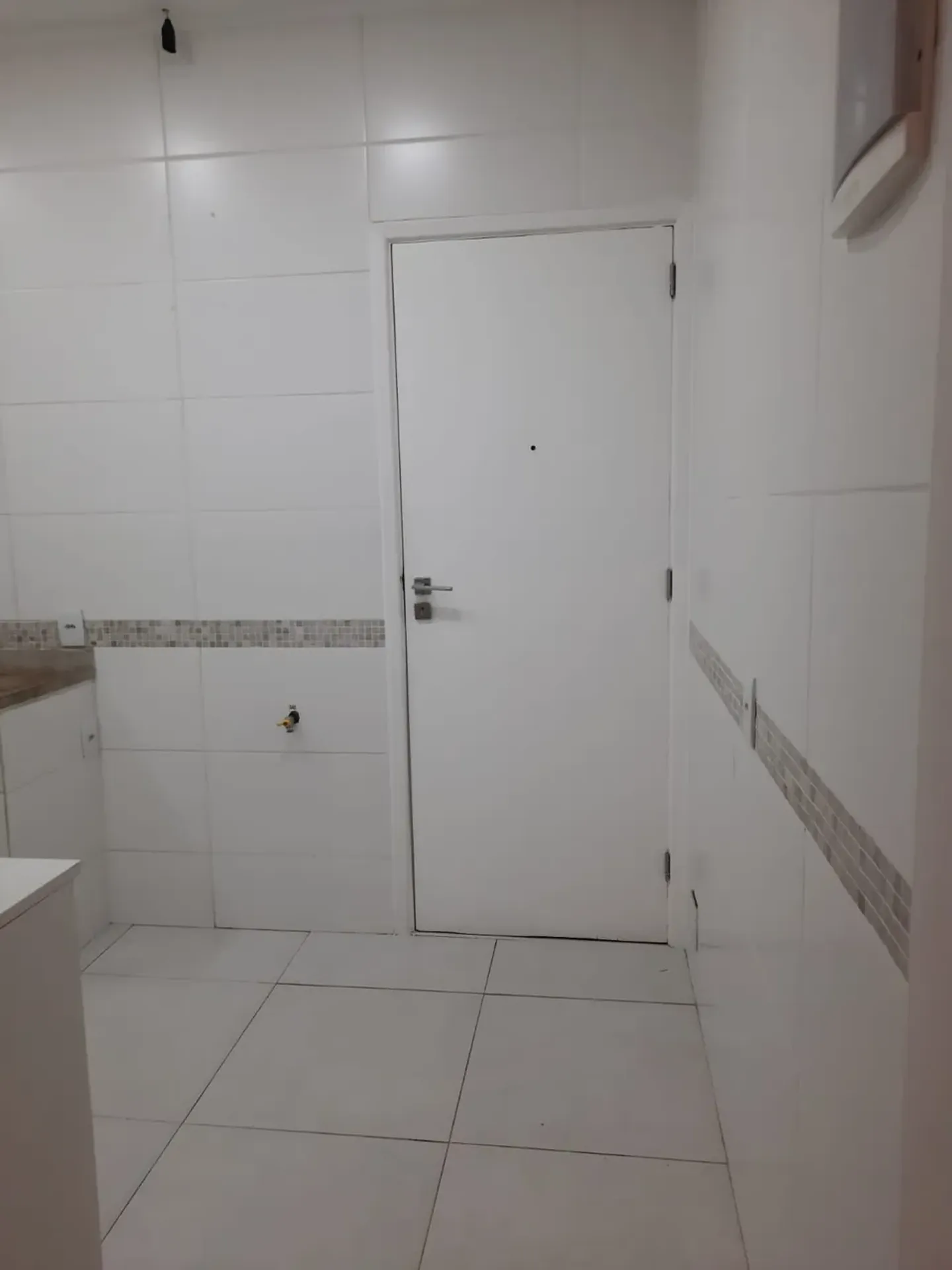 Квартира на 2-му поверсі з дерев'яною підлогою або ламінатом — photo 2