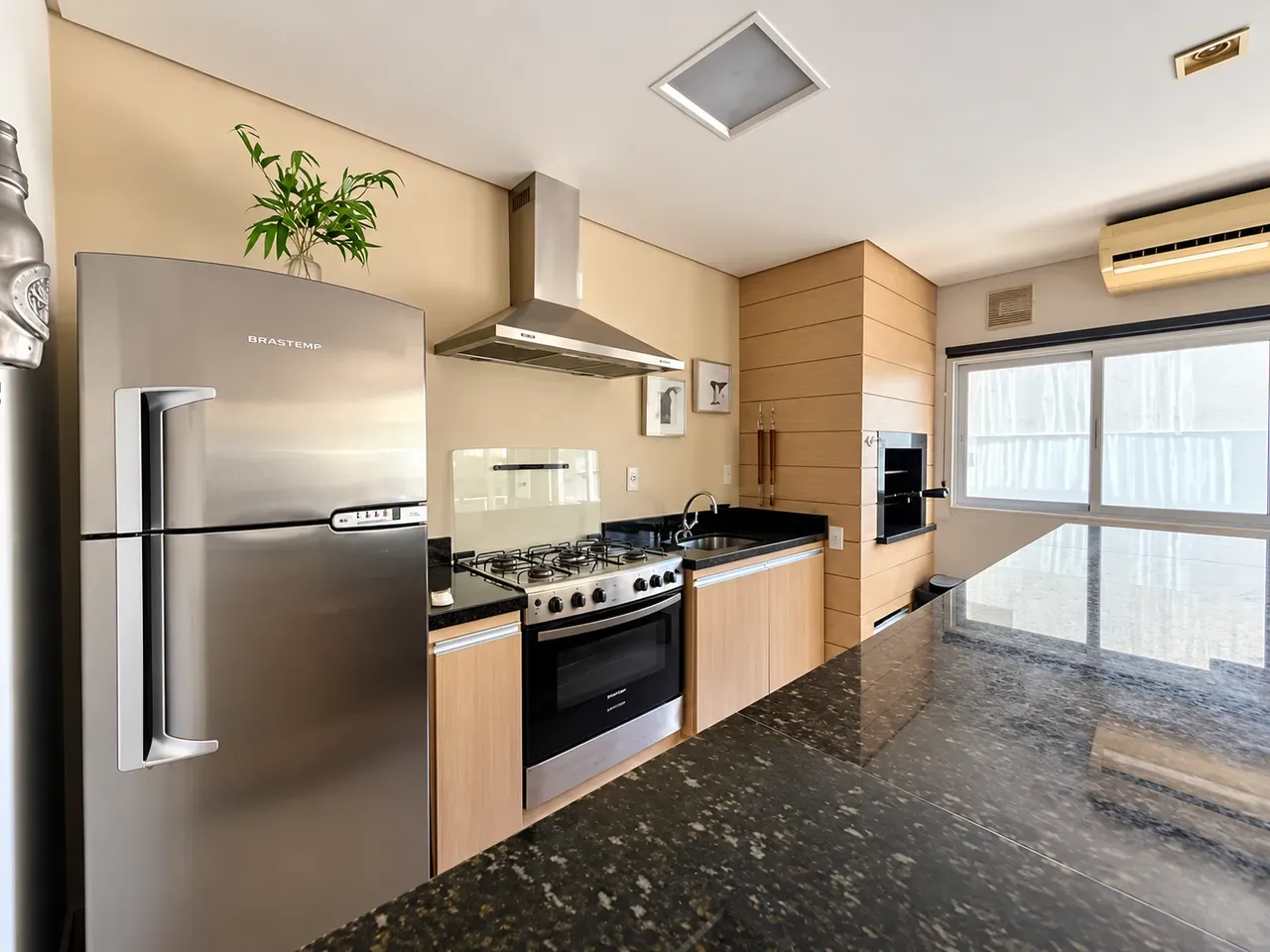 3-bedroom apartment in a building with a pool — photo 22