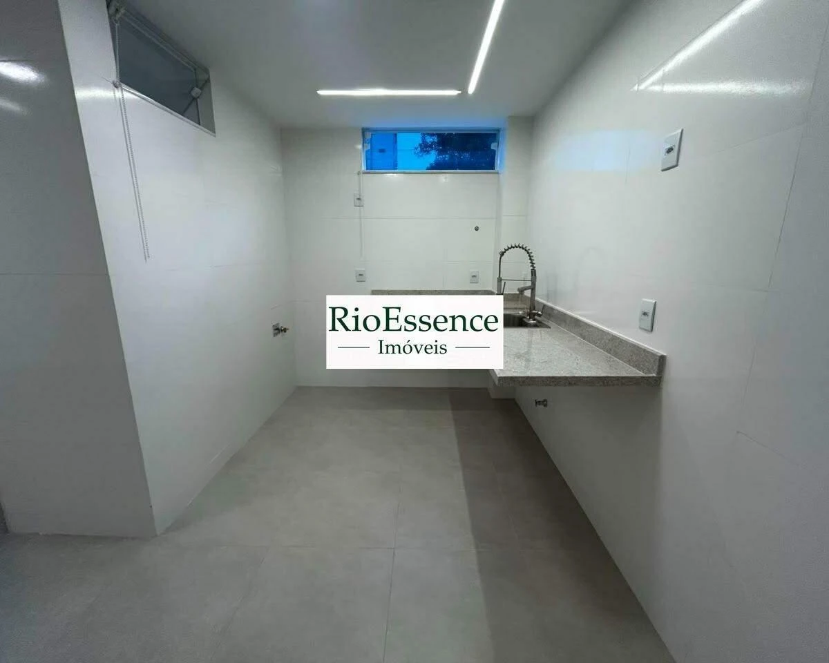 3-bedroom apartment with 2 bathrooms and laundry area — photo 25