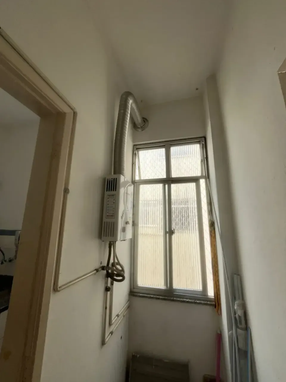 2-bedroom apartment with a glass-enclosed shower — photo 18
