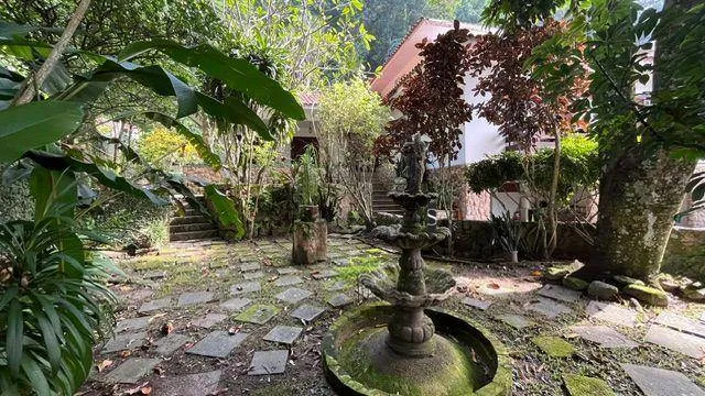 Furnished house, 395 m², with a glass-enclosed balcony — photo 40