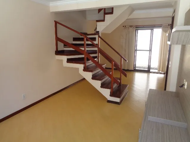 Espacio de home office y 3 dormitorios: casa de 215 m²