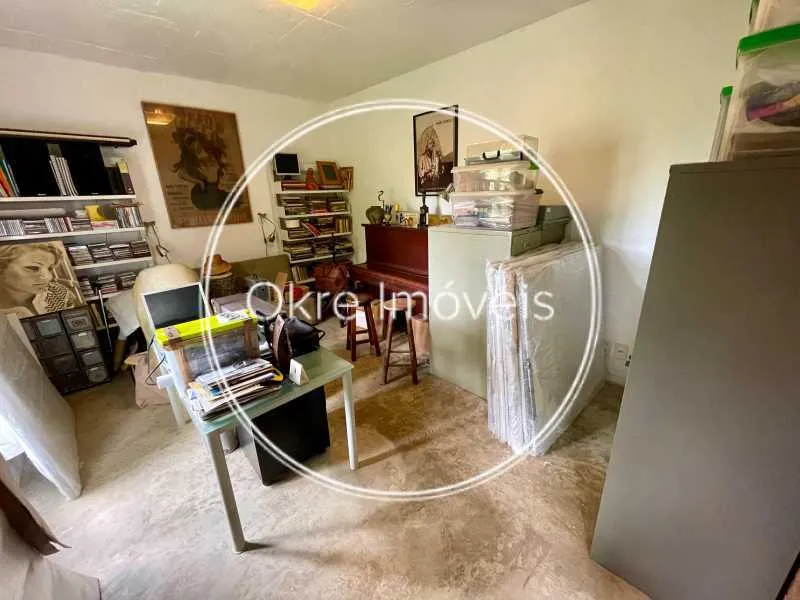 House in a gated community with 4 bedrooms and 5 baths — photo 37