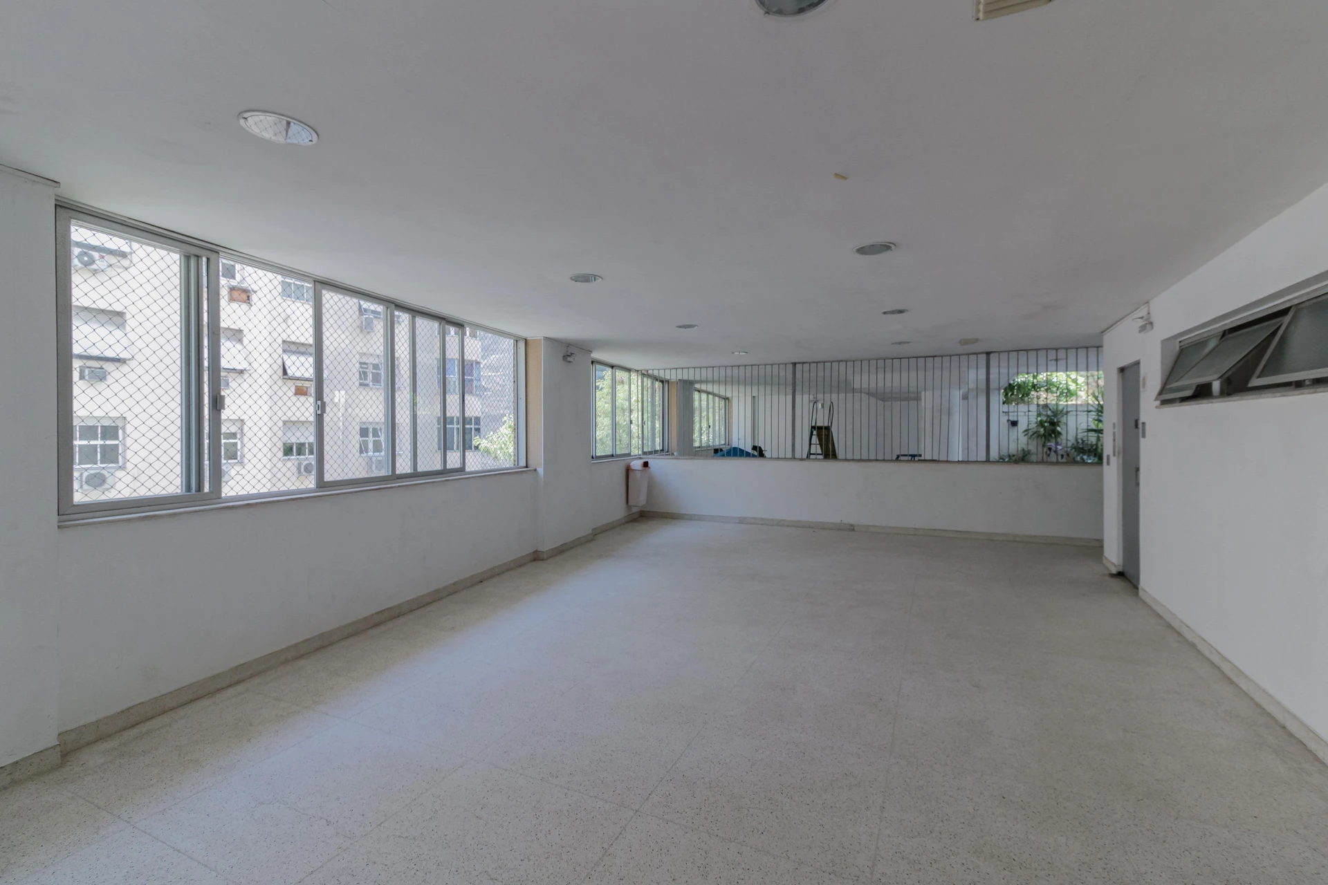 Unfurnished apartment with 3 bedrooms, 3 baths and parking — photo 51