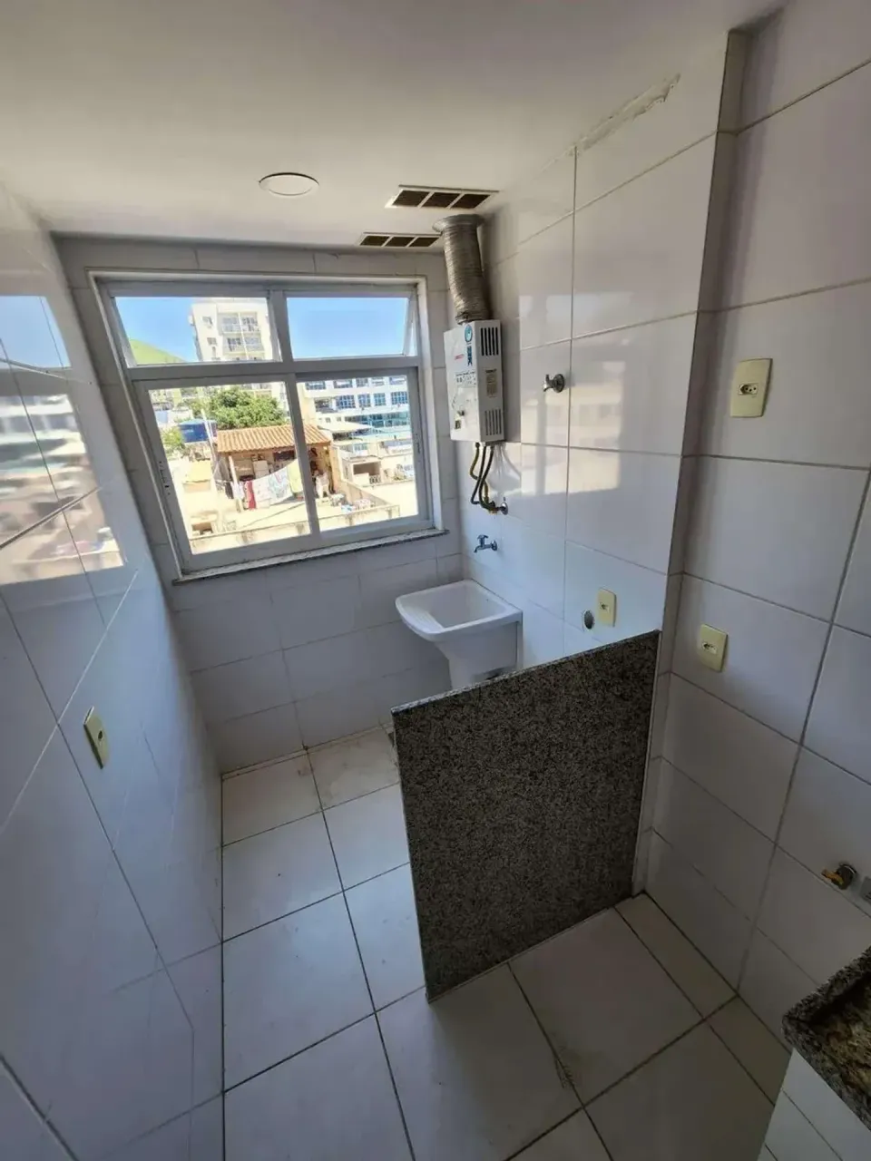 Unfurnished apartment with 2 bedrooms and 2 bathrooms — photo 10