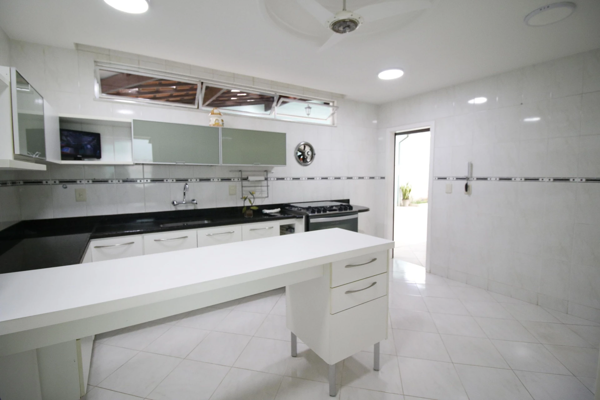 3-bedroom house with a garden — photo 2