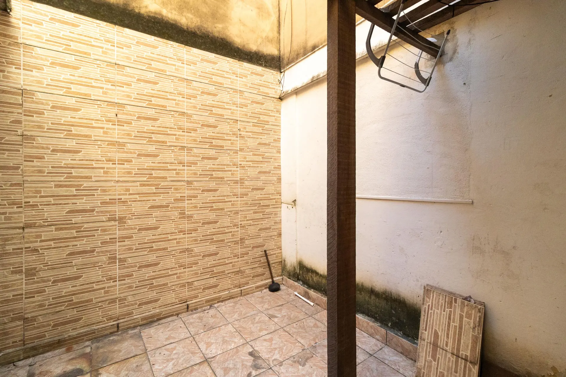 House with 2 bedrooms and an electric shower — photo 8