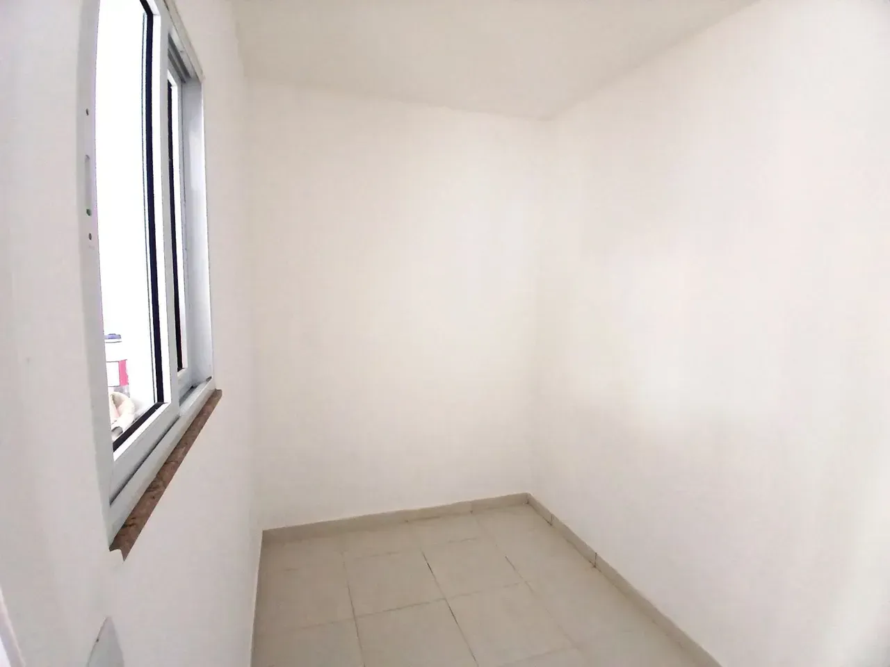 Unfurnished 300 m² house with 4 bedrooms and 5 baths — photo 7