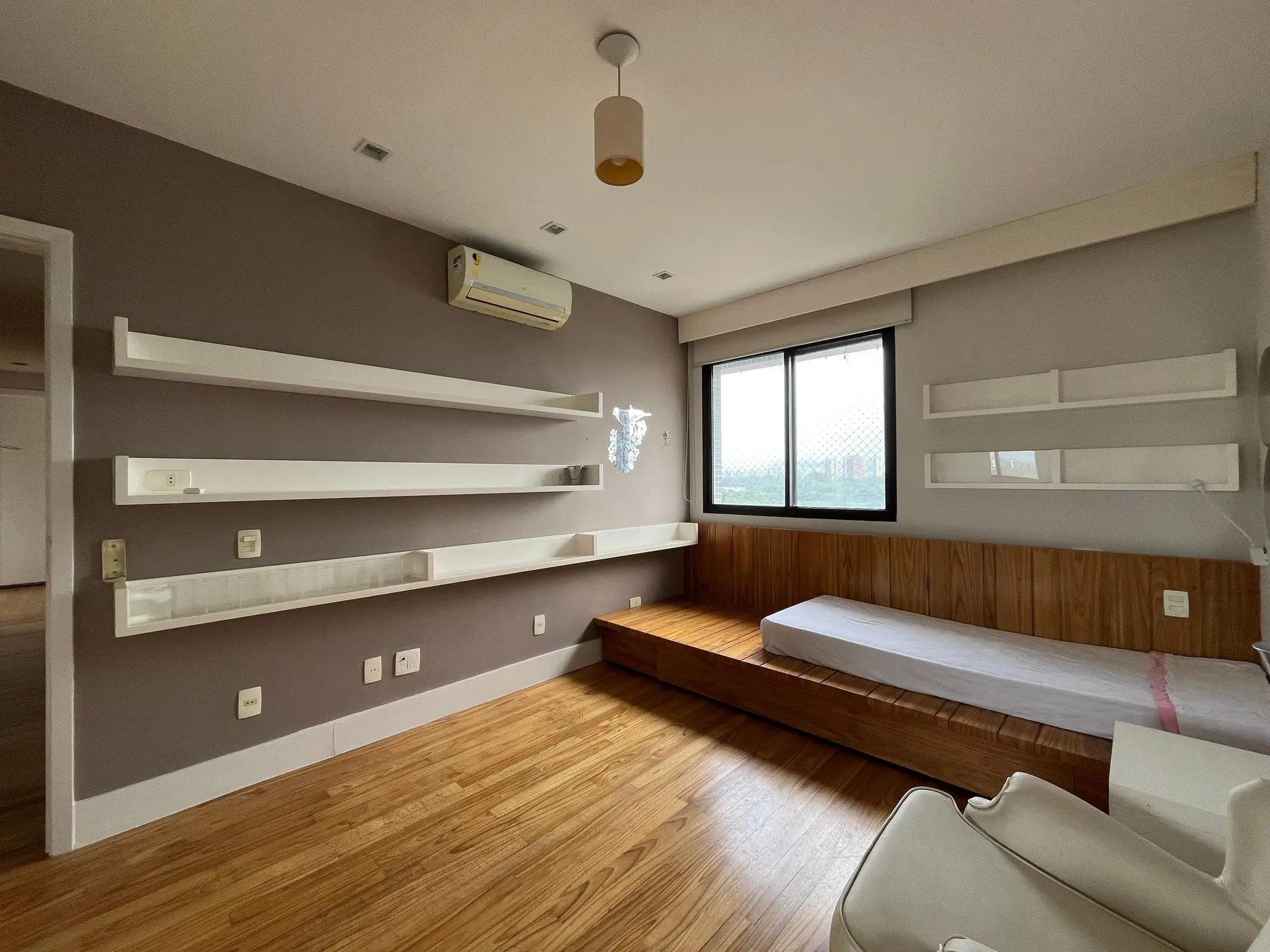 4-bedroom apartment with a water view — photo 21