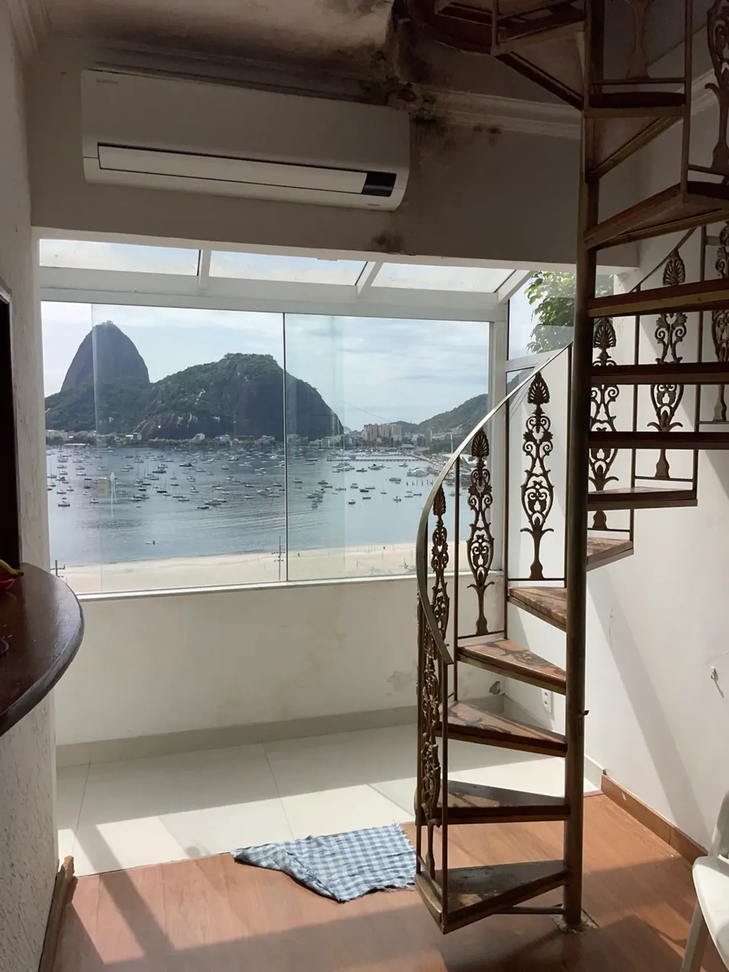 Glass-enclosed balcony in a 2-bedroom apartment, 80 m² — photo 20