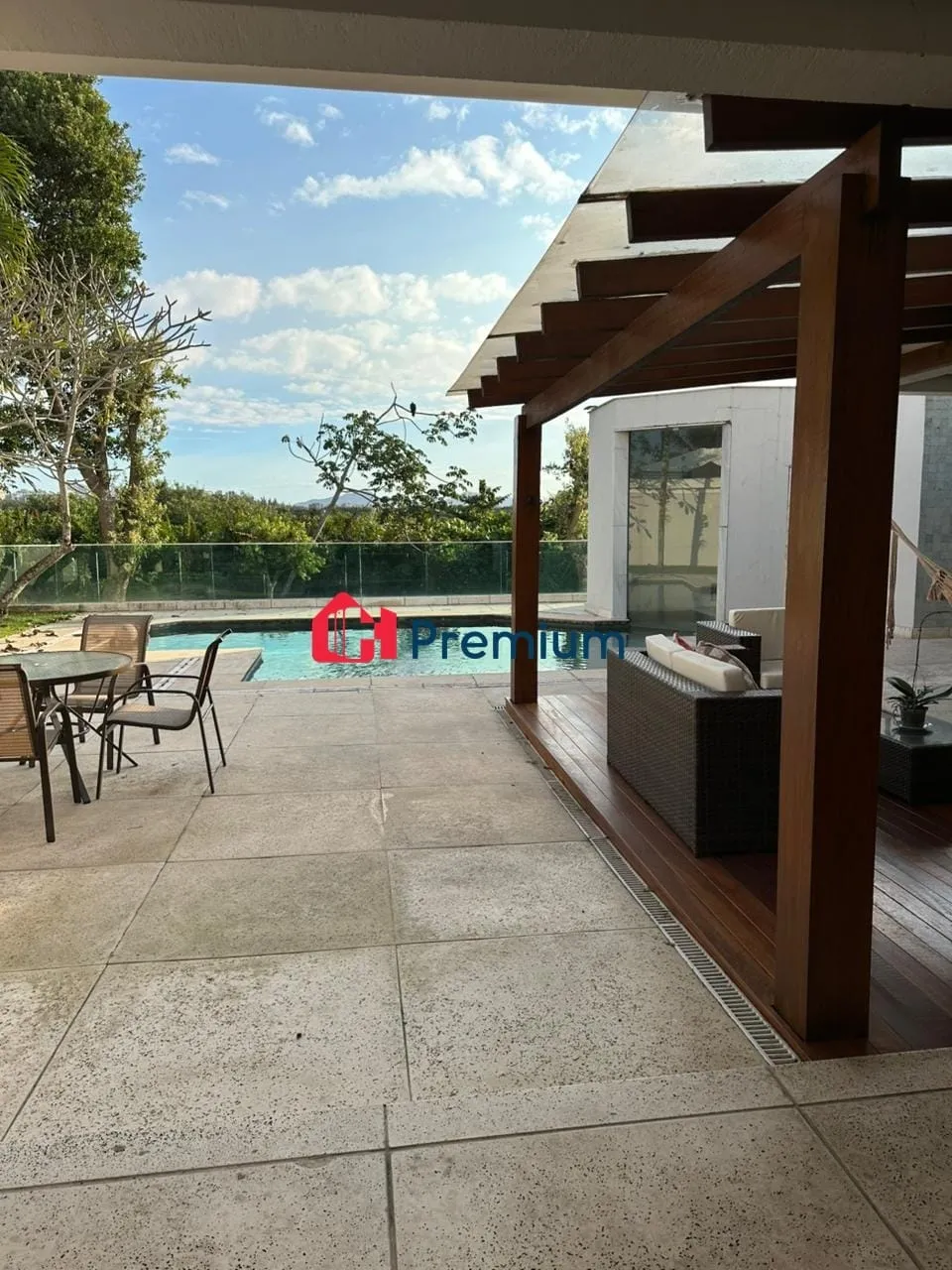 4-bedroom house with 5 bathrooms and a balcony grill — photo 13